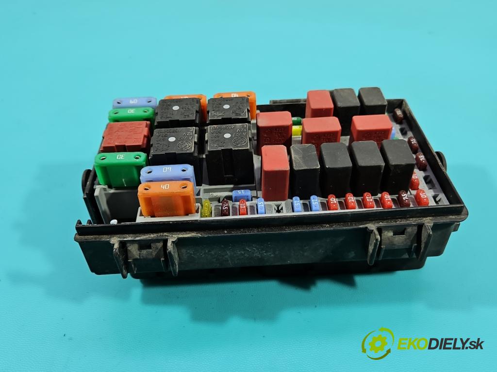 Fiat Punto Grande 1.3 JTD 69KM manual 51 kW 1300 cm3 3- skříňka pojistková 51775622 (Pojistková skříňka)