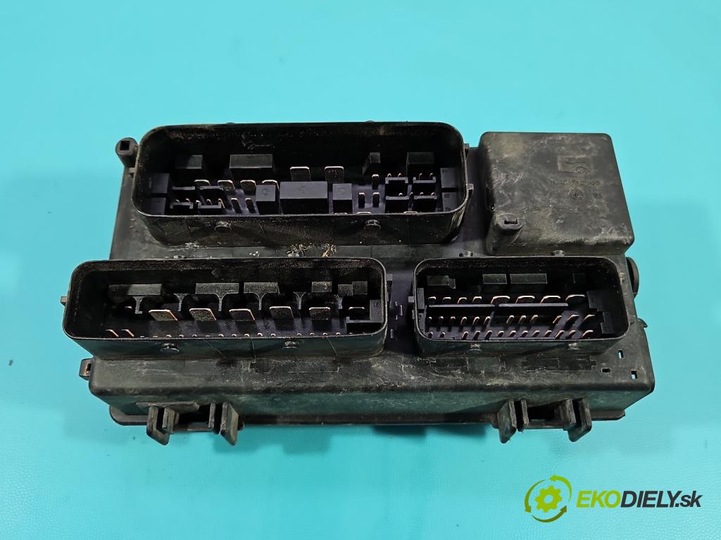 Fiat Punto Grande 1.3 JTD 69KM manual 51 kW 1300 cm3 3- skříňka pojistková 51775622 (Pojistková skříňka)