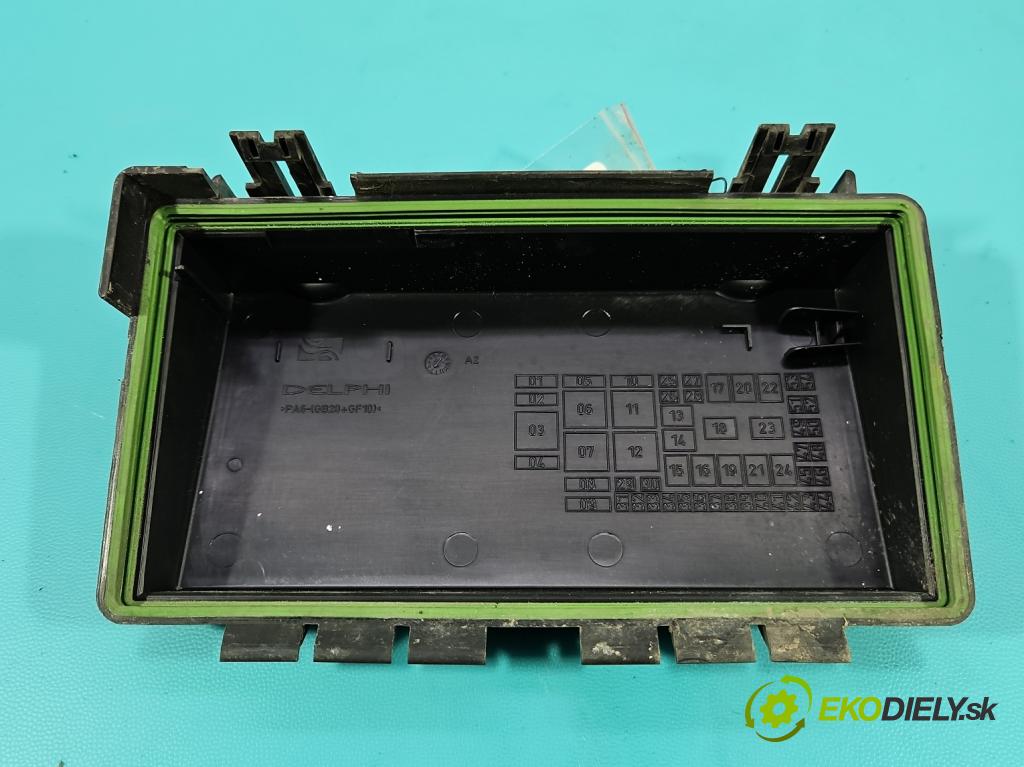 Fiat Punto Grande 1.3 JTD 69KM manual 51 kW 1300 cm3 3- skříňka pojistková 51775622 (Pojistková skříňka)