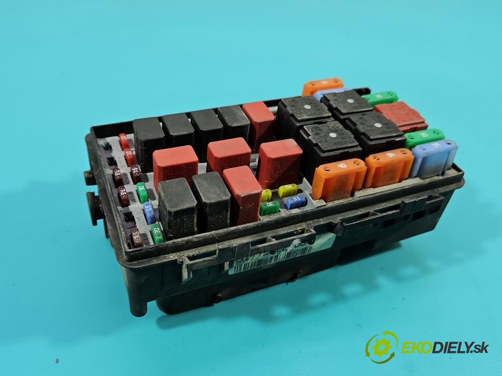 Fiat Punto Grande 1.3 JTD 69KM manual 51 kW 1300 cm3 3- skříňka pojistková 51775622 (Pojistková skříňka)