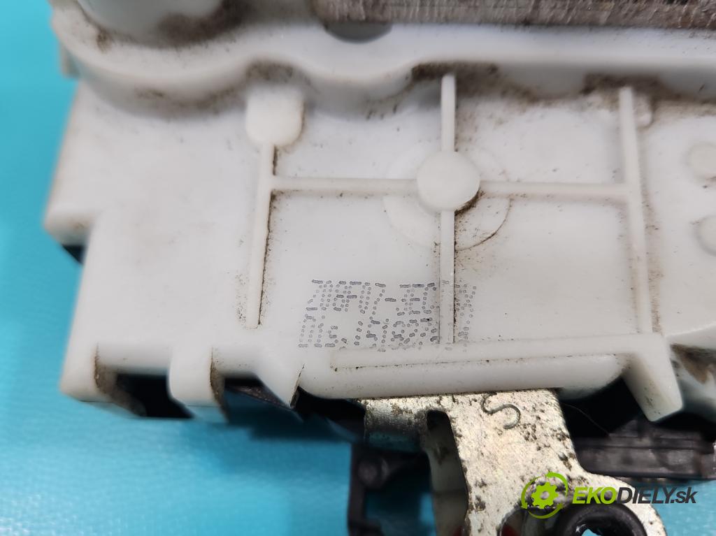 Fiat 500 2007-2020 1.2 8V 69KM manual 51 kW 1242 cm3 3- zámek přední pravý
