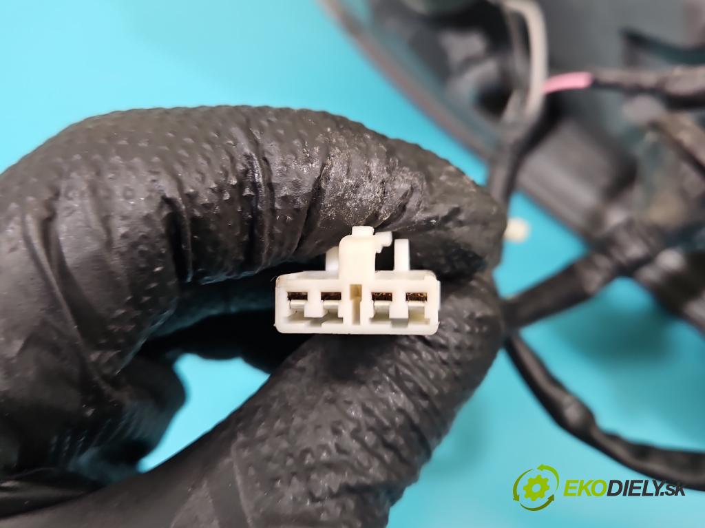 Hyundai I40 1.7 crdi 116 HP manual 85 kW 1685 cm3 5- svetlo / reflektor zadné ľavé 92401-3Z0 (Kľučka dverí ostatné)