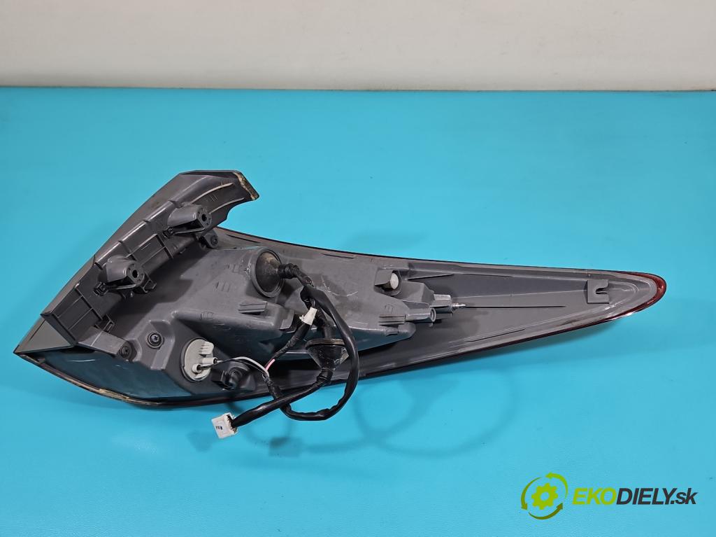 Hyundai I40 1.7 crdi 116 HP manual 85 kW 1685 cm3 5- svetlo / reflektor zadné ľavé 92401-3Z0 (Kľučka dverí ostatné)