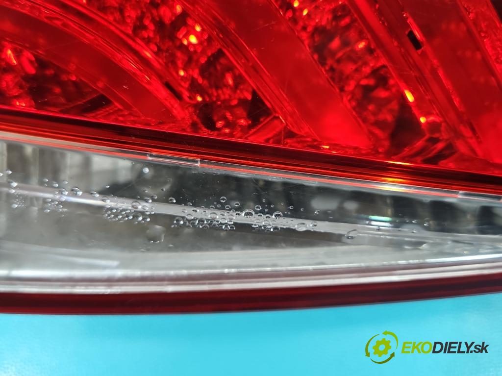 Hyundai I40 1.7 crdi 116 HP manual 85 kW 1685 cm3 5- svetlo / reflektor zadné ľavé 92403-3Z0 (Kľučka dverí ostatné)