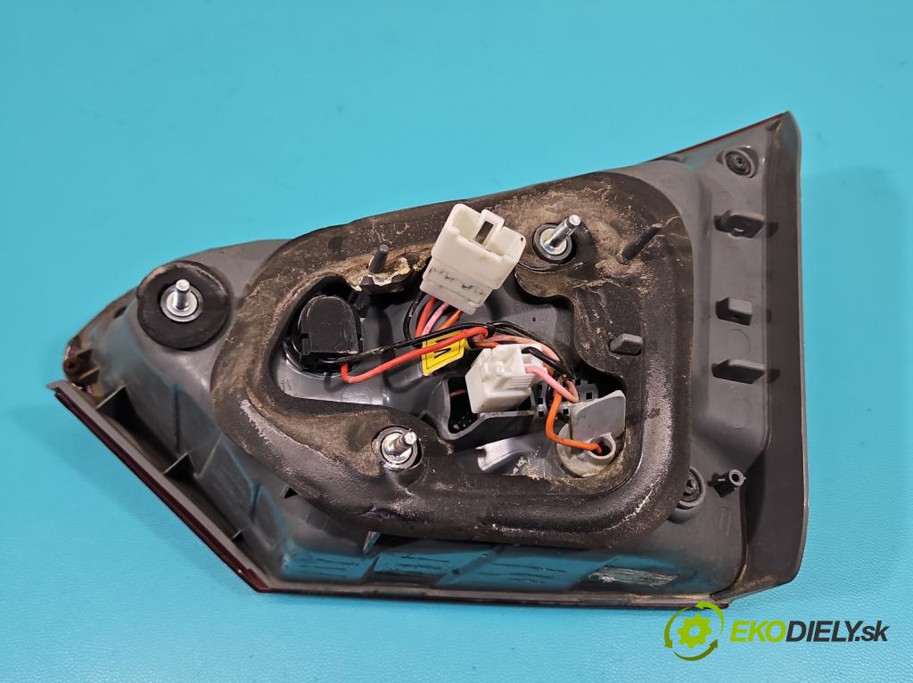 Hyundai I40 1.7 crdi 116 HP manual 85 kW 1685 cm3 5- svetlo / reflektor zadné ľavé 92403-3Z0 (Kľučka dverí ostatné)