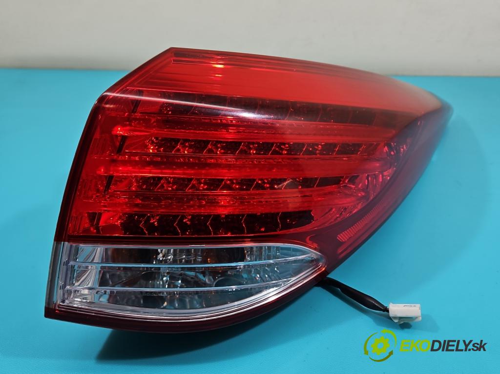 Hyundai I40 1.7 crdi 116 hp manual 85 kW 1685 cm3 5- světlo zadní pravé 92402-3Z0 (Klika dveří ostatní)