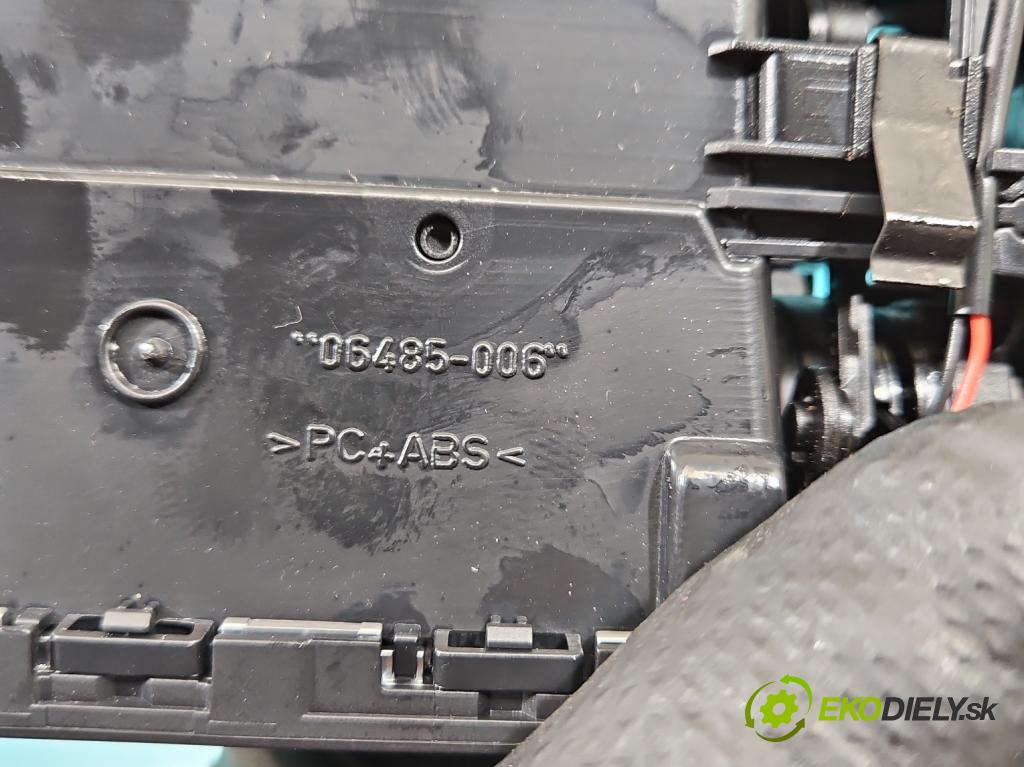 Audi A5 8T 2007-2016 2.0 TFSI 224hp automatic 165 kW 1984 cm3 5- Mřížka: kúrenia stredová 8T1820951E (Mriežka kúrenia (fukár))