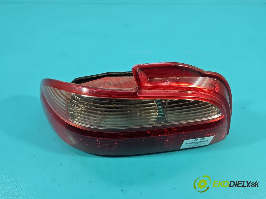 Toyota Avensis I T22 1997-2003 1.6 vvti 110 HP manual 81 kW 1598 cm3 4- svetlo / reflektor zadné ľavé  (Kľučka dverí ostatné)