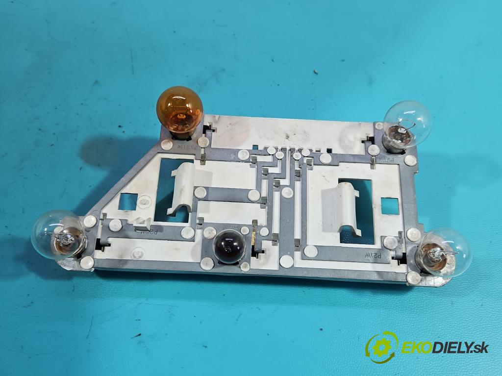 Toyota Avensis I T22 1997-2003 1.6 vvti 110 HP manual 81 kW 1598 cm3 4- svetlo / reflektor zadné ľavé  (Kľučka dverí ostatné)