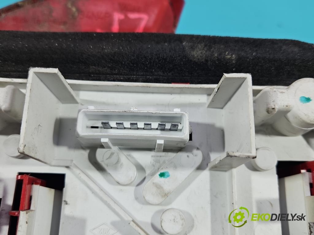 Toyota Avensis I T22 1997-2003 1.6 vvti 110 HP manual 81 kW 1598 cm3 4- svetlo / reflektor zadné ľavé  (Kľučka dverí ostatné)