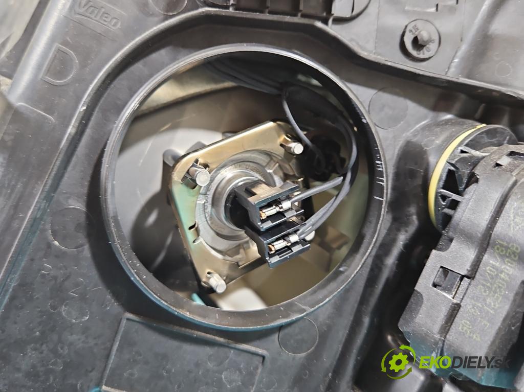 Renault Scenic III 2009-2016 1.6 dci 131 HP manual 96 kW 1598 cm3 5- Reflektor: pravý 260108453R (Svetlo predné pravé)