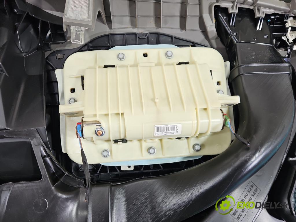 Renault Scenic III 2009-2016 1.6 dci 131 hp manual 96 kW 1598 cm3 5- kokpit,přistrojova deska
