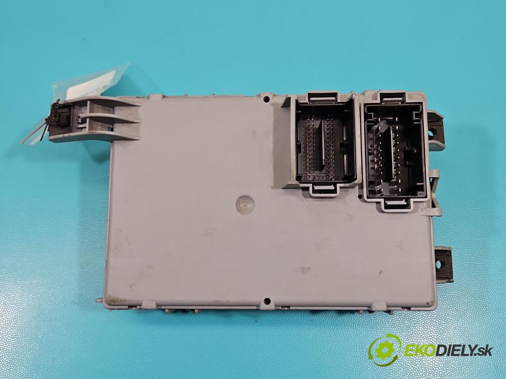 Fiat 500 2007-2020 1.2 8V 69KM manual 51 kW 1242 cm3 3- skříňka pojistková 00518279840 (Pojistková skříňka)