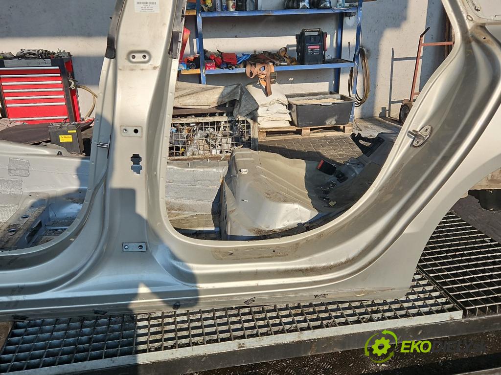 Audi A5 8T 2007-2016 2.0 TFSI 224 hp automatic 165 kW 1984 cm3 5- práh levý  (Karoserie ostatní)