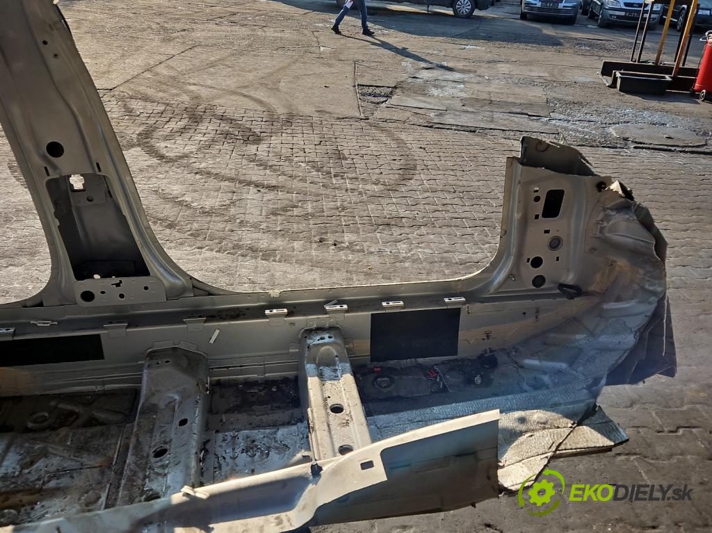 Audi A5 8T 2007-2016 2.0 TFSI 224 hp automatic 165 kW 1984 cm3 5- práh levý  (Karoserie ostatní)