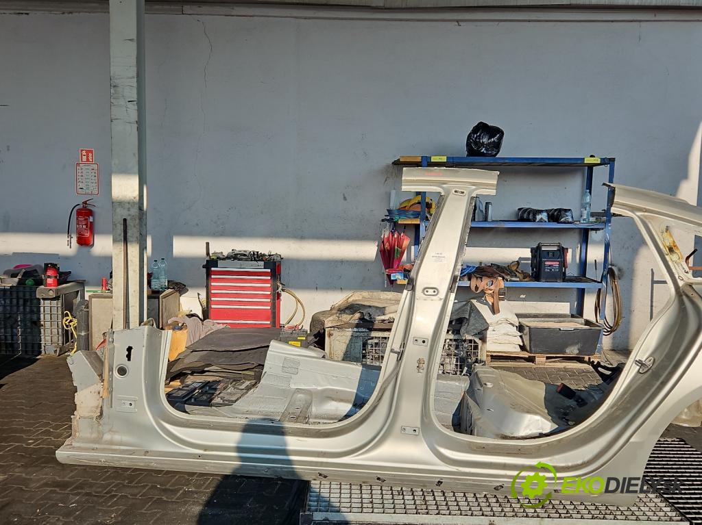 Audi A5 8T 2007-2016 2.0 TFSI 224 hp automatic 165 kW 1984 cm3 5- práh levý  (Karoserie ostatní)