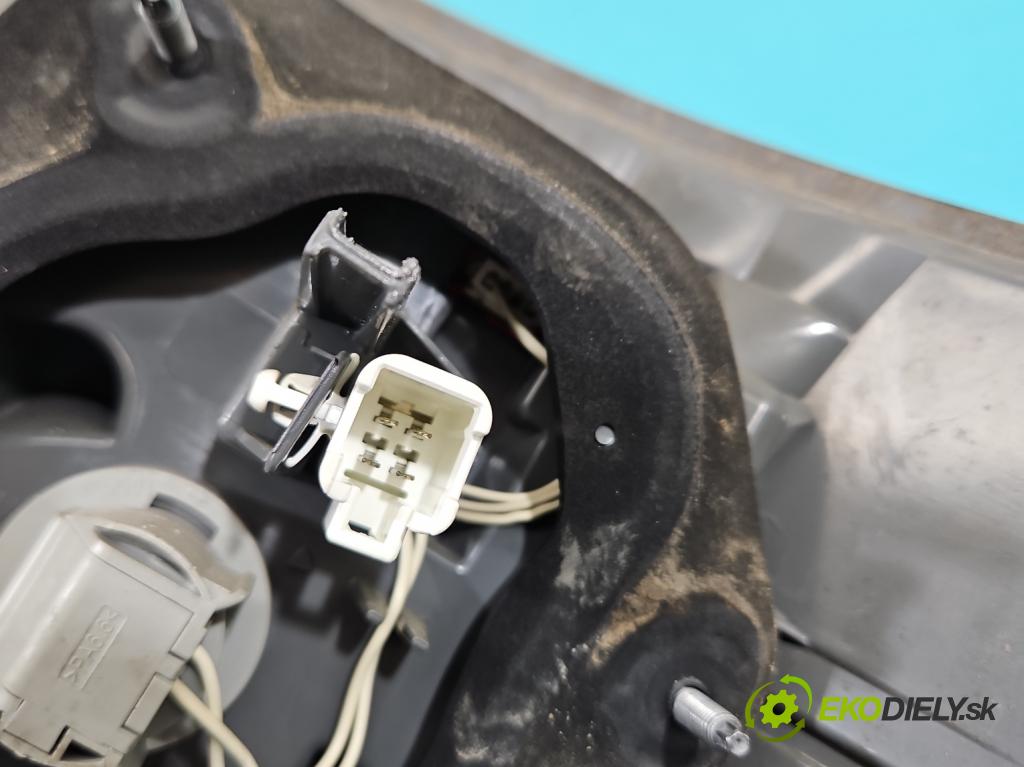 Toyota Avensis III T27 2009-2018 2.0 D4D 126 HP manual 93 kW 1998 cm3 5- svetlo / reflektor zadné ľavé  (Kľučka dverí ostatné)