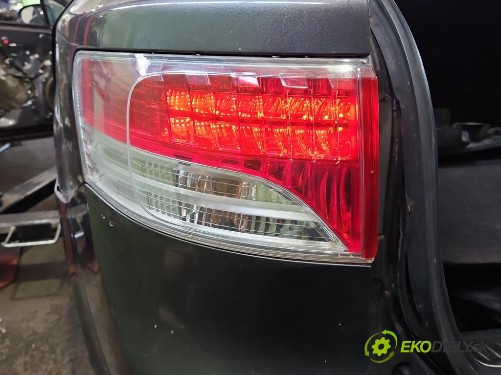 Toyota Avensis III T27 2009-2018 2.0 D4D 126 HP manual 93 kW 1998 cm3 5- svetlo / reflektor zadné ľavé  (Kľučka dverí ostatné)