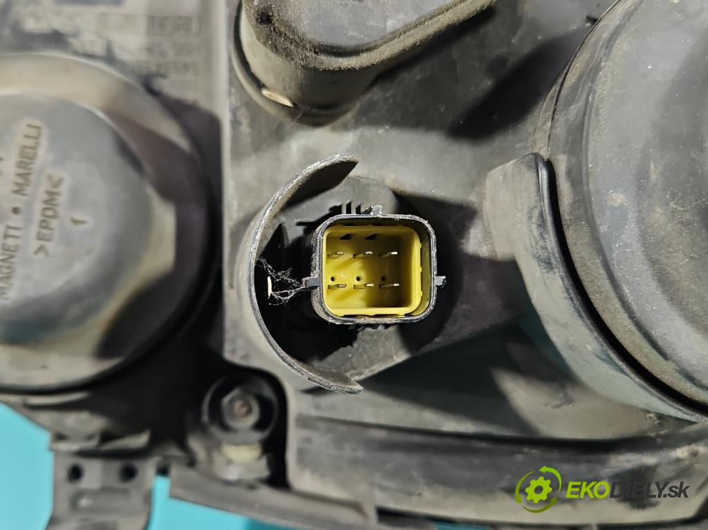 Toyota Avensis I T22 1997-2003 1.6 vvti 110 HP manual 81 kW 1598 cm3 4- Reflektor: ľavý  (Kľučka dverí ostatné)