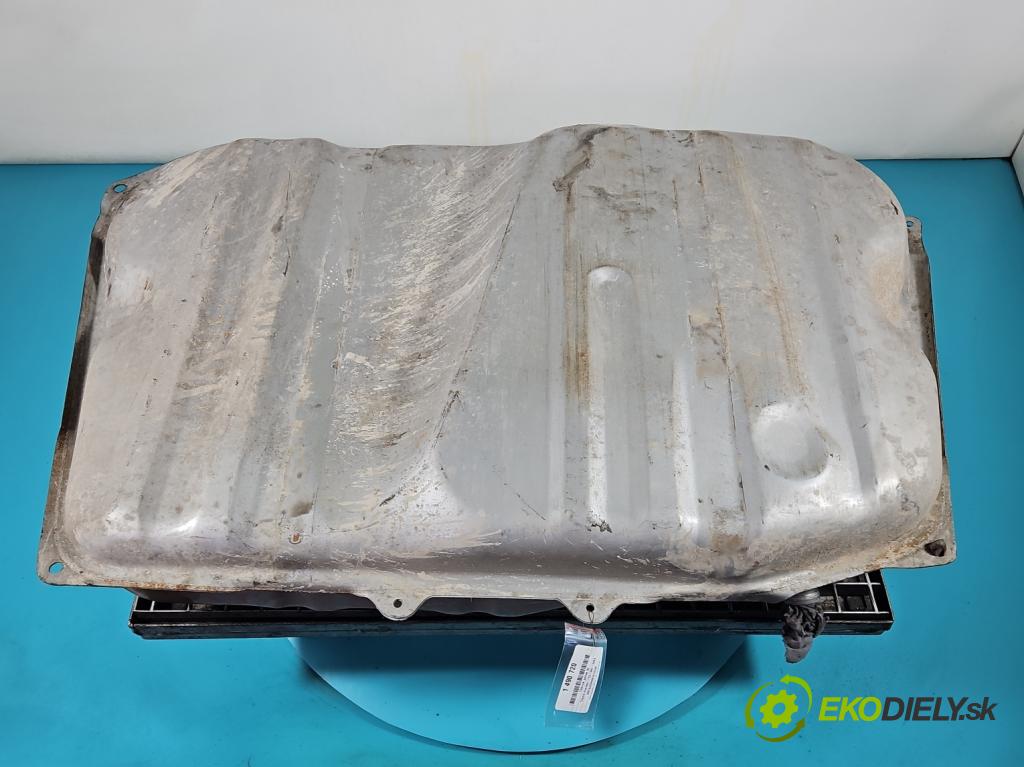 Toyota Avensis I T22 1997-2003 1.6 vvti 110 hp manual 81 kW 1598 cm3 4- Nádrž: paliva  (Palivová nádrž)