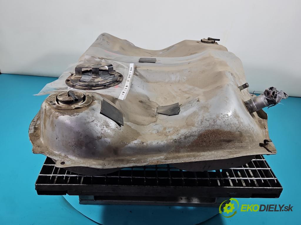 Toyota Avensis I T22 1997-2003 1.6 vvti 110 hp manual 81 kW 1598 cm3 4- Nádrž: paliva  (Palivová nádrž)