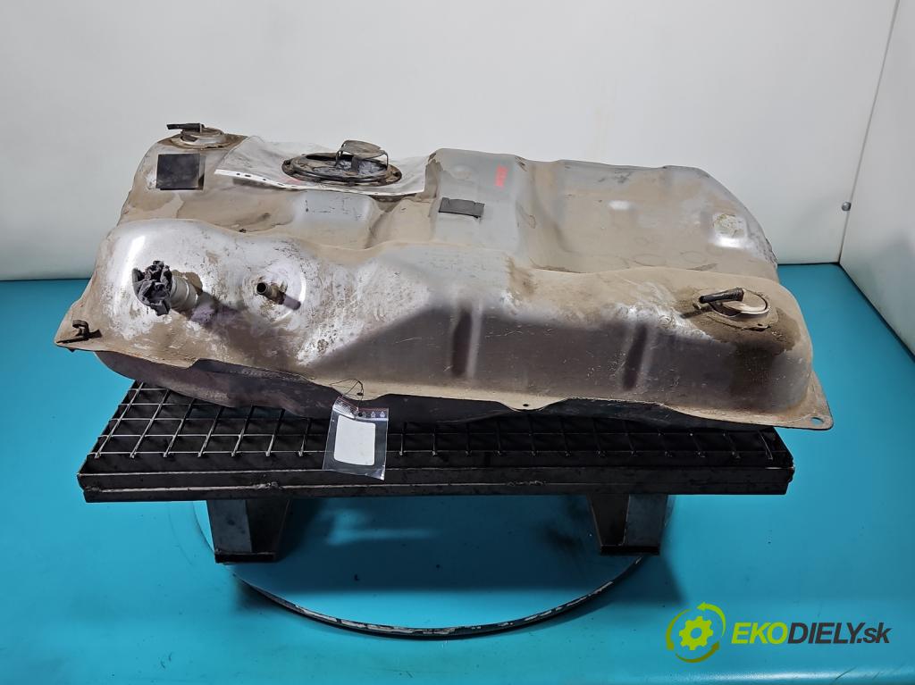 Toyota Avensis I T22 1997-2003 1.6 vvti 110 hp manual 81 kW 1598 cm3 4- Nádrž: paliva  (Palivová nádrž)