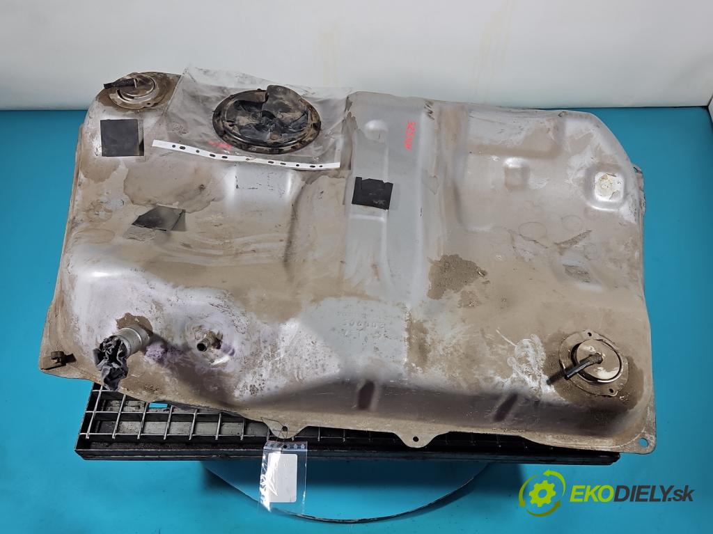 Toyota Avensis I T22 1997-2003 1.6 vvti 110 hp manual 81 kW 1598 cm3 4- Nádrž: paliva  (Palivová nádrž)