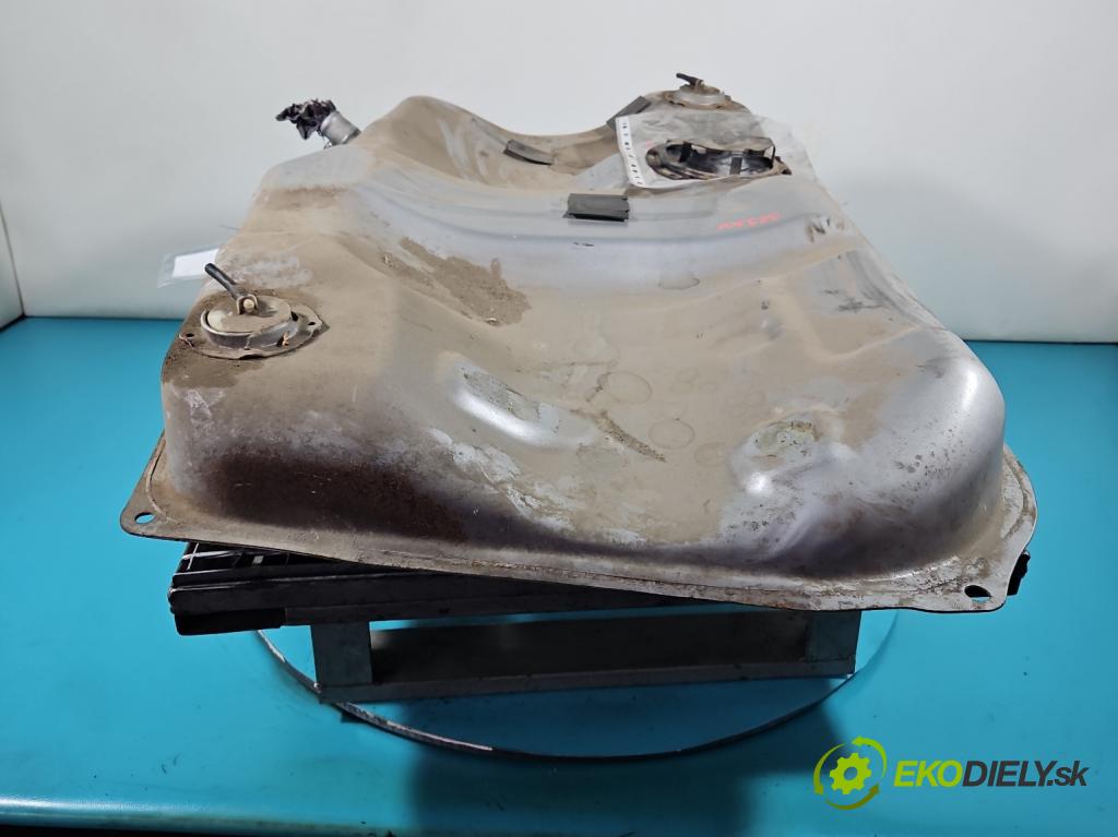 Toyota Avensis I T22 1997-2003 1.6 vvti 110 hp manual 81 kW 1598 cm3 4- Nádrž: paliva  (Palivová nádrž)