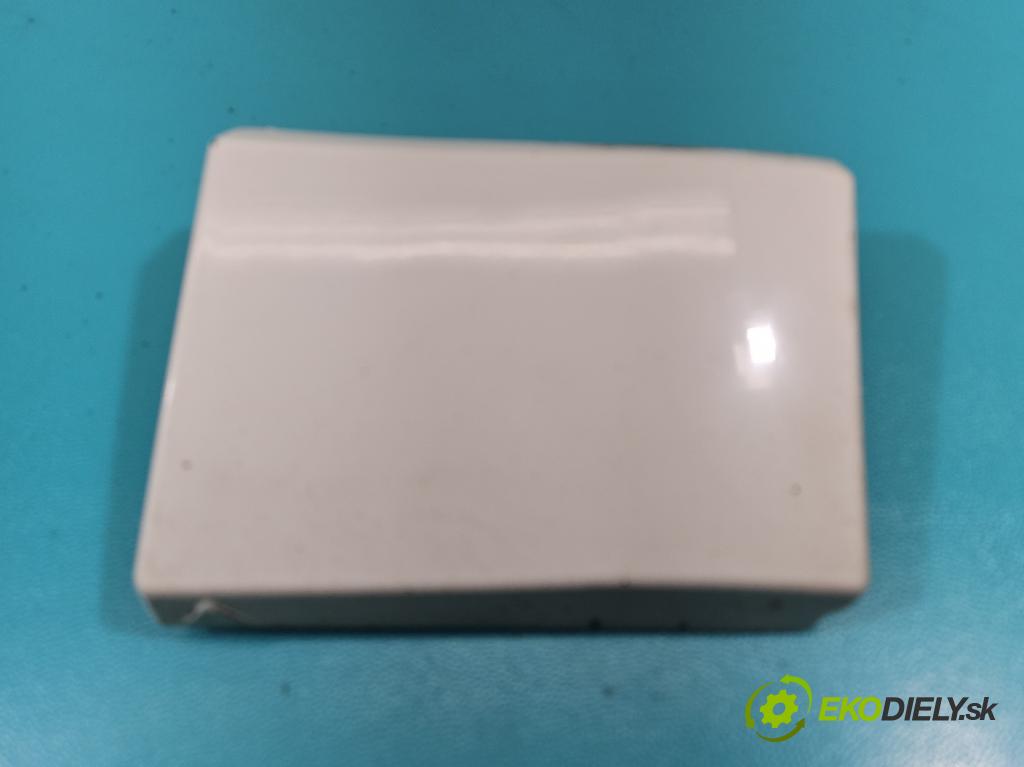 Audi Q5 2008-2016 2.0 tdi 170 HP manual 125 kW 1968 cm3 5- lišta blatník predné pravé 8R0854960E