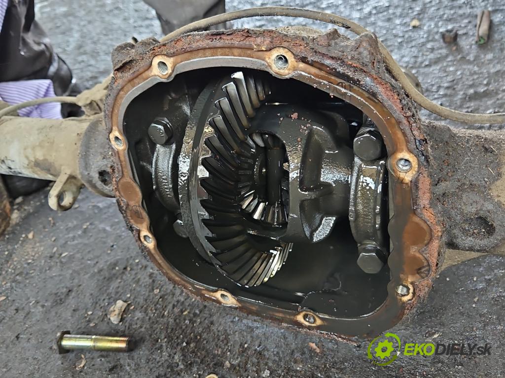 Polonez Caro / Atu 1.6 87 HP manual 64 kW 1598 cm3 5- Most: zadní: