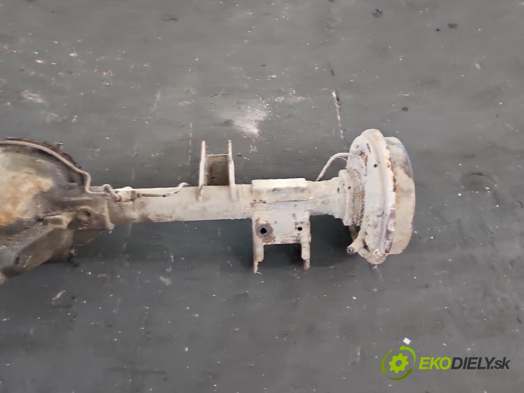 Polonez Caro / Atu 1.6 87 HP manual 64 kW 1598 cm3 5- Most: zadní: