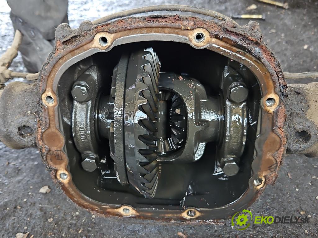 Polonez Caro / Atu 1.6 87 HP manual 64 kW 1598 cm3 5- Most: zadní: