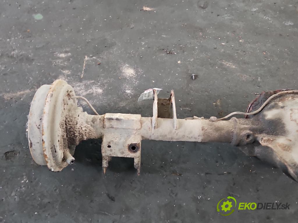 Polonez Caro / Atu 1.6 87 HP manual 64 kW 1598 cm3 5- Most: zadní: