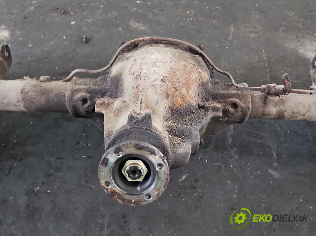 Polonez Caro / Atu 1.6 87 HP manual 64 kW 1598 cm3 5- Most: zadní:
