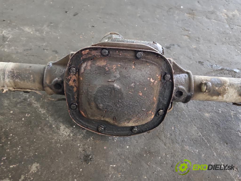 Polonez Caro / Atu 1.6 87 HP manual 64 kW 1598 cm3 5- Most: zadní: