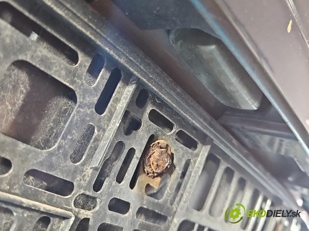 Toyota Avensis III T27 2009-2018 2.0 D4D 126 hp manual 93 kW 1998 cm3 5- zadní kufrové dveře  (Zadní kapota (kufr))