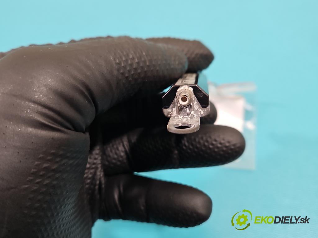 Audi A2 1.4 16V 75 HP manual 55 kW 1390 cm3 5- Zesilovač: 8Z0035225 (Zosilňovač)