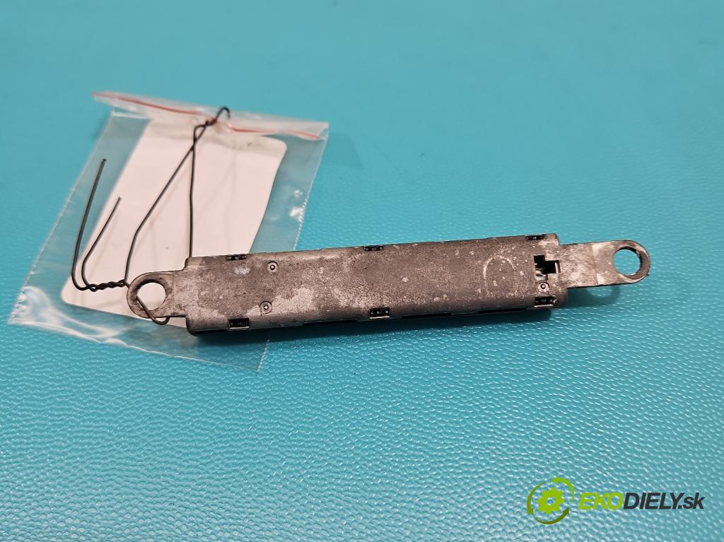 Audi A2 1.4 16V 75 HP manual 55 kW 1390 cm3 5- Zesilovač: 8Z0035225 (Zosilňovač)