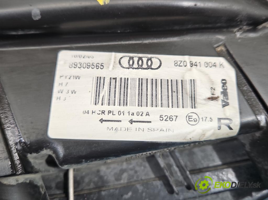 Audi A2 1.4 16V 75 hp manual 55 kW 1390 cm3 5- světlo pravý 8Z0941004K (Pravé přední světlo)