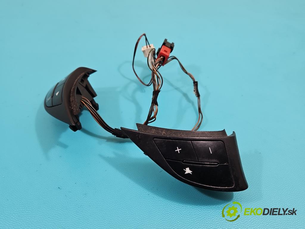 Fiat Punto Grande 1.3 JTD 69KM manual 51 kW 1300 cm3 3- prepínač multifunkční: řízení: CX700700 (Prepínacie páčky pod volantom)