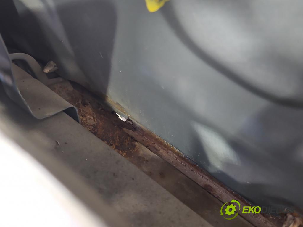 Honda CR-V II 2001-2006 2.2 i-CTDi 140 hp manual 103 kW 2204 cm3 5- zadní kufrové dveře  (Zadní kapota (kufr))