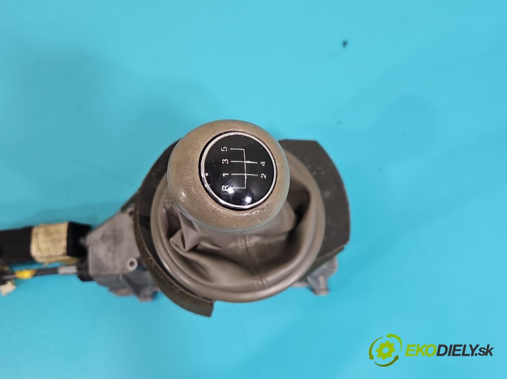 Audi A2 1.4 16V 75 HP manual 55 kW 1390 cm3 5- Páka: Změny: stupeň,rýchlosť 8Z0711246A (Rýchlostná páka (kulisa))