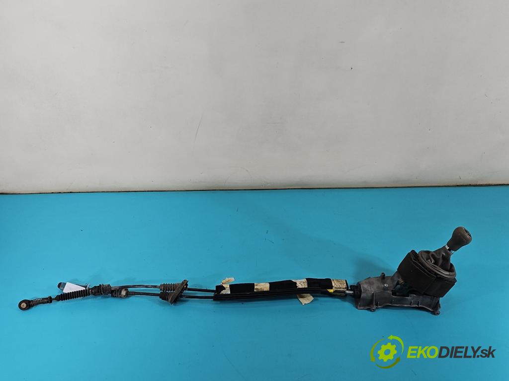 Audi A2 1.4 16V 75 hp manual 55 kW 1390 cm3 5- kulisa změny stupňová 8Z0711246A (Řadicí páka (kulisa) )