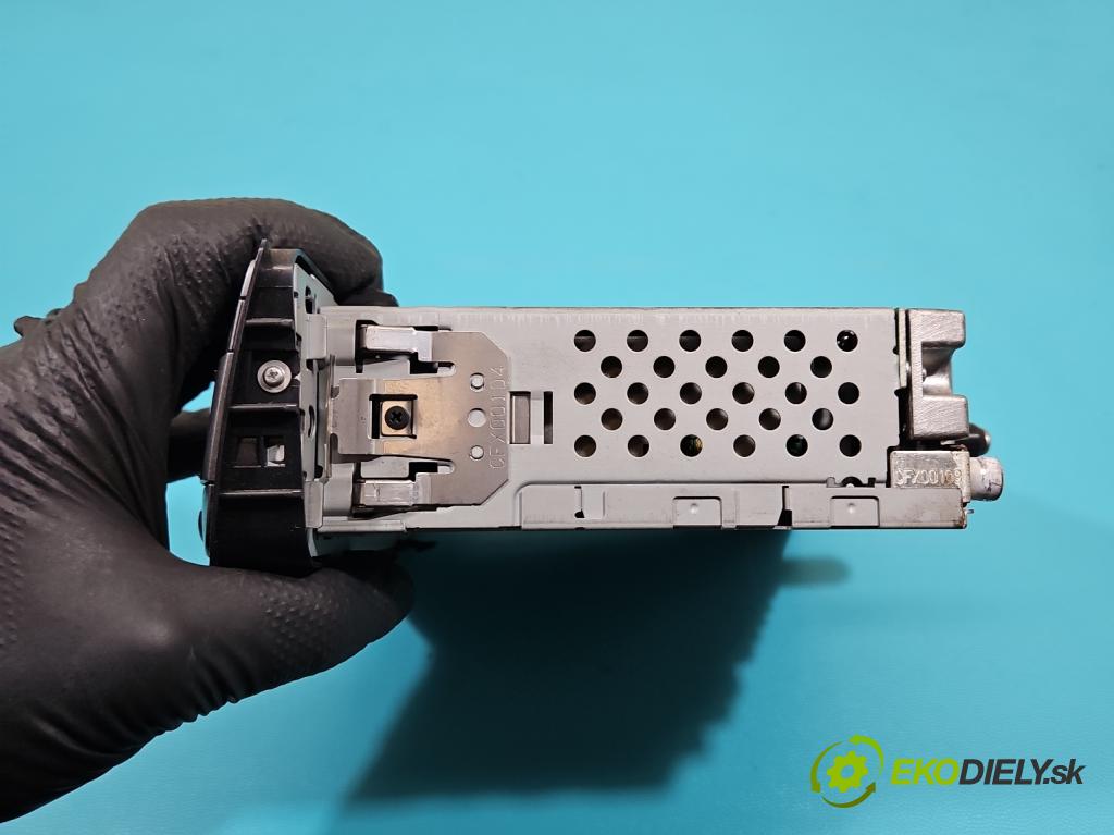 Toyota Aygo 2005-2014 1.0 VVTI 68 HP manual 50 kW 998 cm3 5- Radio originál 86120-0H010