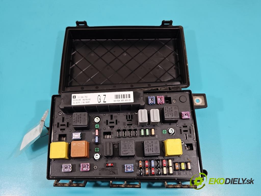 Opel Astra III 2004-2014 1.4 16V 90 hp manual 66 kW 1364 cm3 5- skříňka pojistková 13206752 (Pojistková skříňka)