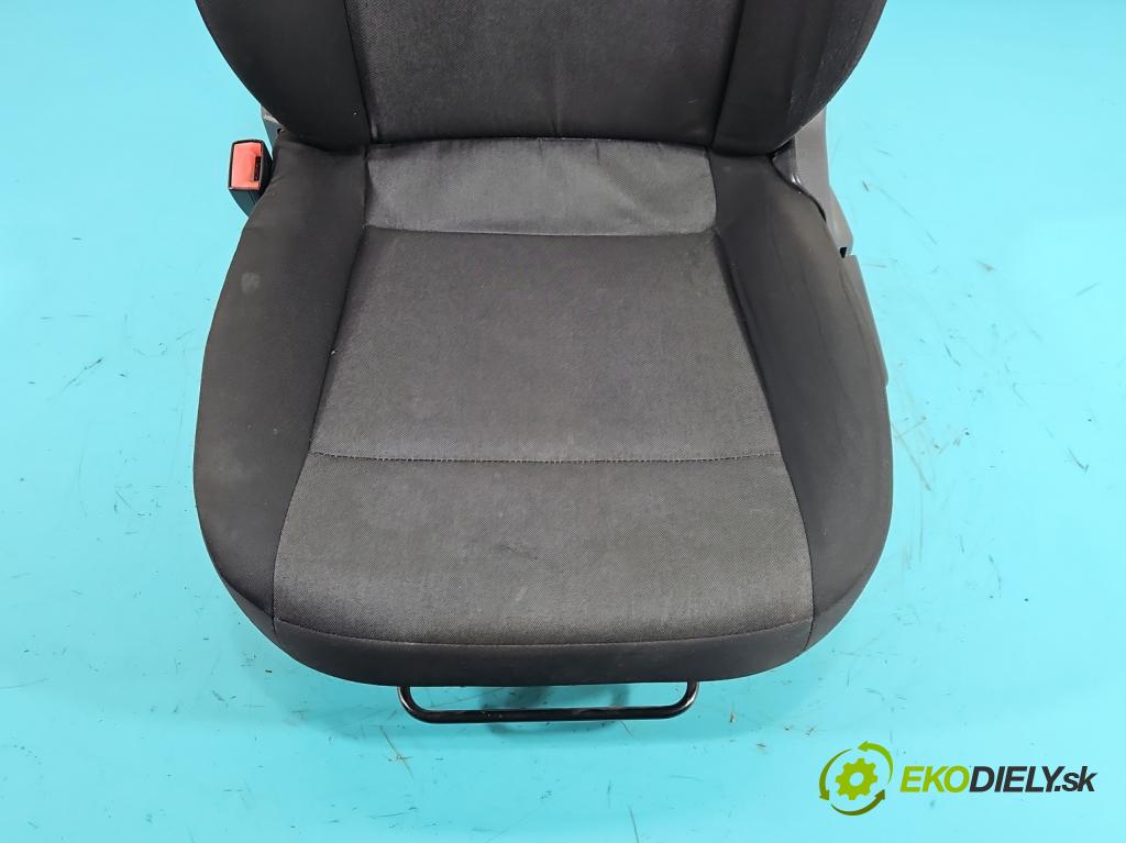 Skoda Rapid 2012-2019 1.6 tdi 90 HP manual 66 kW 1598 cm3 5- Sedačka ľavý  (Sedadlo)