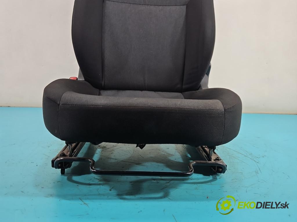 Skoda Rapid 2012-2019 1.6 tdi 90 HP manual 66 kW 1598 cm3 5- Sedačka ľavý  (Sedadlo)