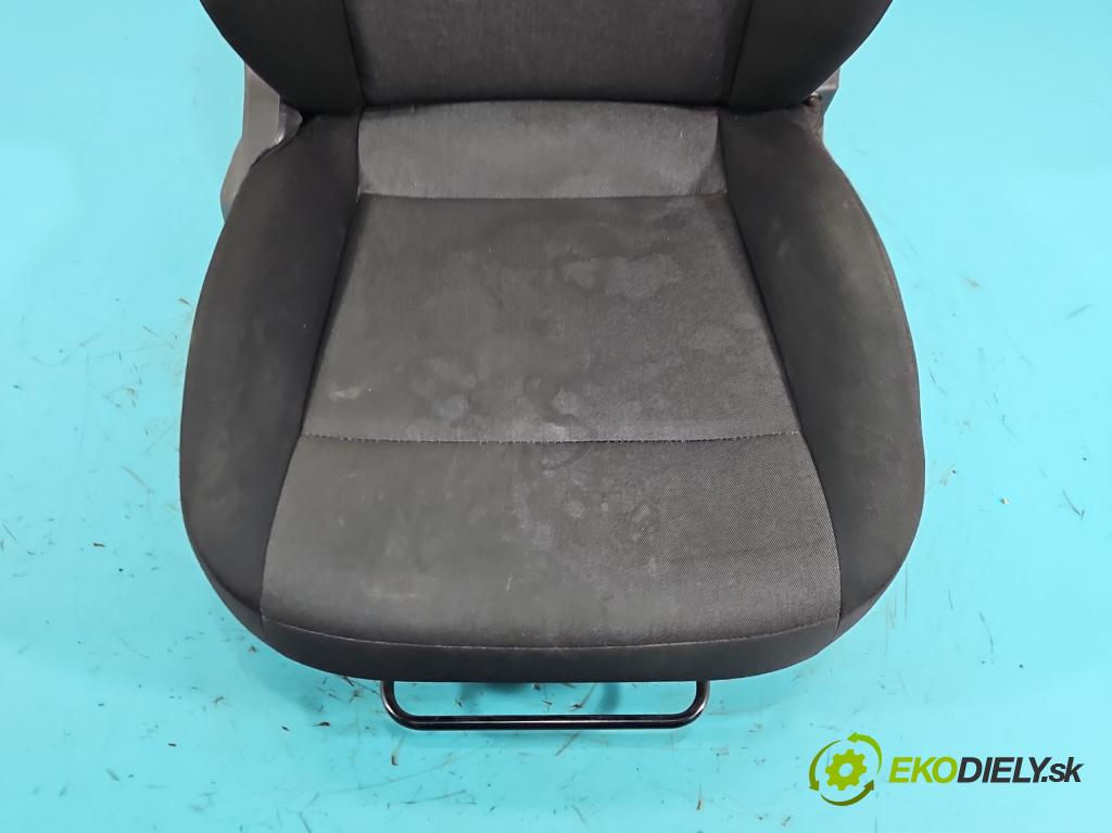 Skoda Rapid 2012-2019 1.6 tdi 90 HP manual 66 kW 1598 cm3 5- Sedačka pravý  (Sedadlo)