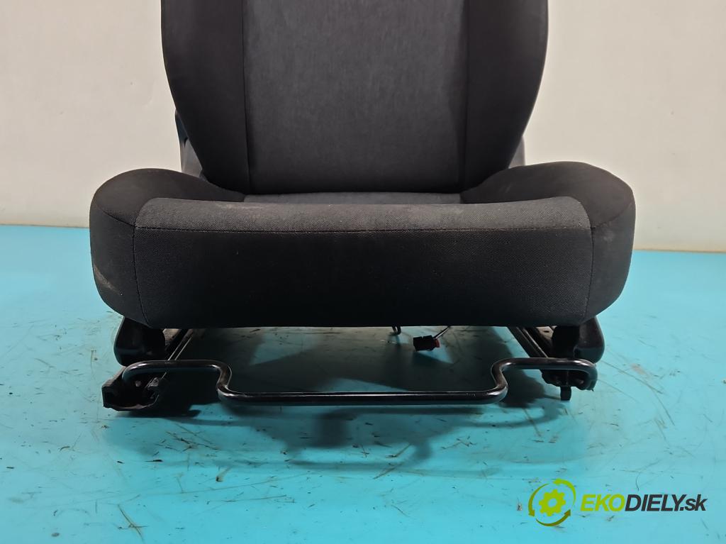 Skoda Rapid 2012-2019 1.6 tdi 90 HP manual 66 kW 1598 cm3 5- Sedačka pravý  (Sedadlo)