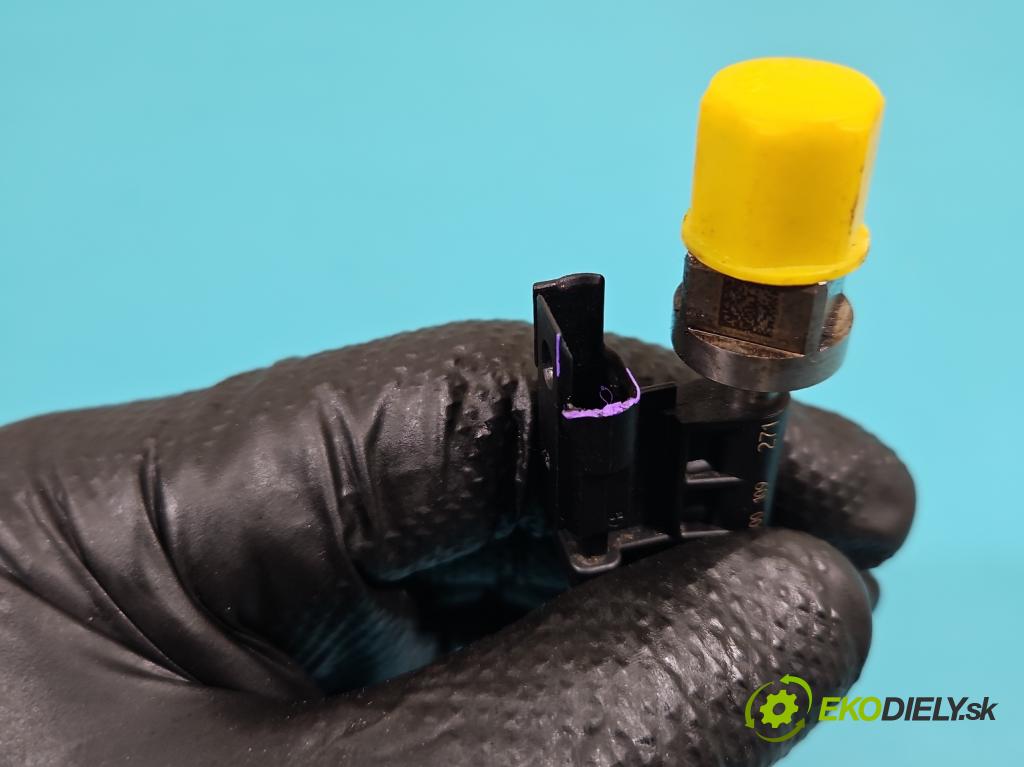 Bmw 5 F10 2010-2017 2.0 T 245KM automatic 180 kW 1997 cm3 4- vstrek 7597870 (Vstrekovač paliva)